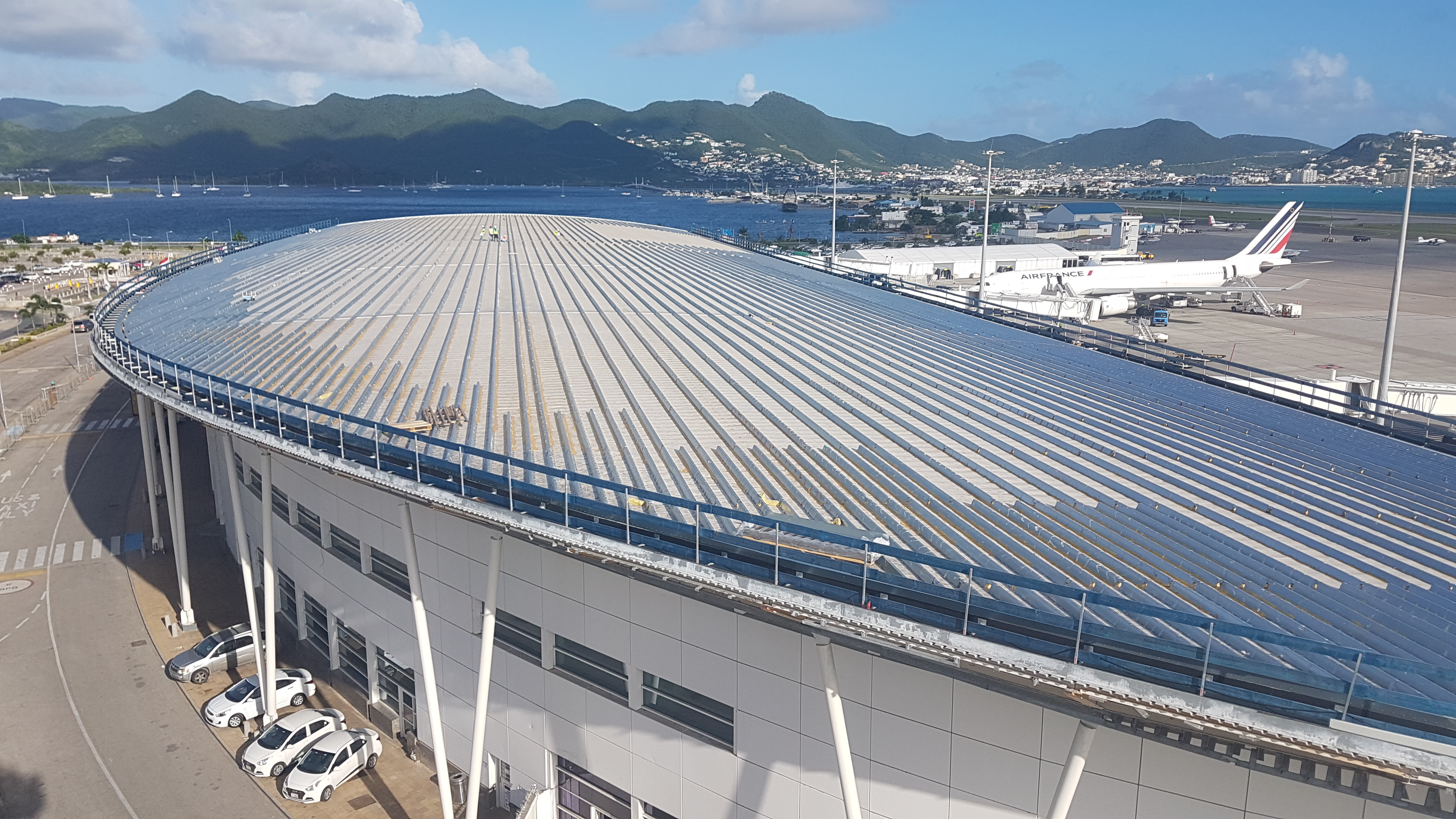 Dakherstel vliegveld Sint Maarten Ballast Nedam